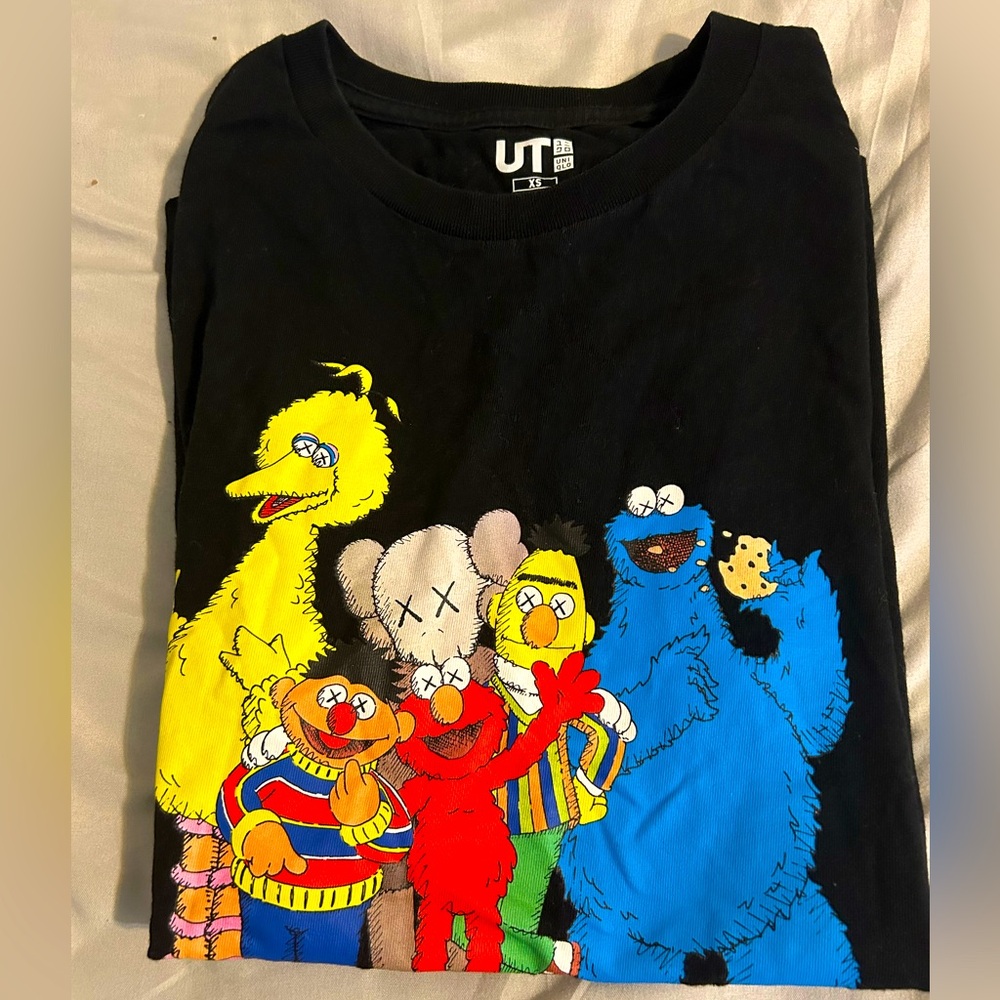 Uniqlo Kaws t-shirt size small